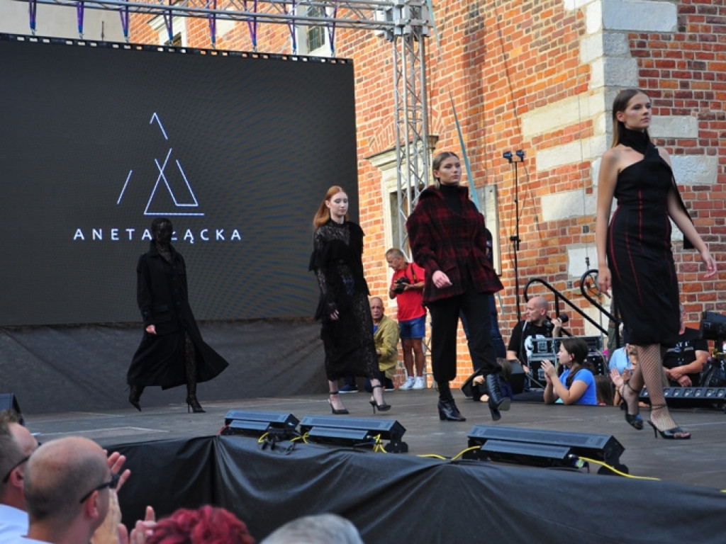 Sandomierz stolicą polskiej mody. Wielki pokaz na zakończenie Nadwiślańskiego Fashion Week [zdjęcia]