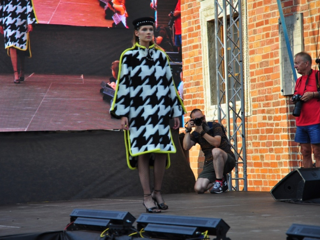 Sandomierz stolicą polskiej mody. Wielki pokaz na zakończenie Nadwiślańskiego Fashion Week [zdjęcia]
