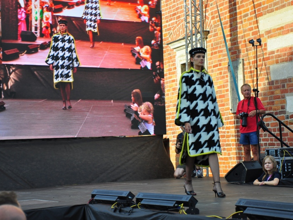 Sandomierz stolicą polskiej mody. Wielki pokaz na zakończenie Nadwiślańskiego Fashion Week [zdjęcia]