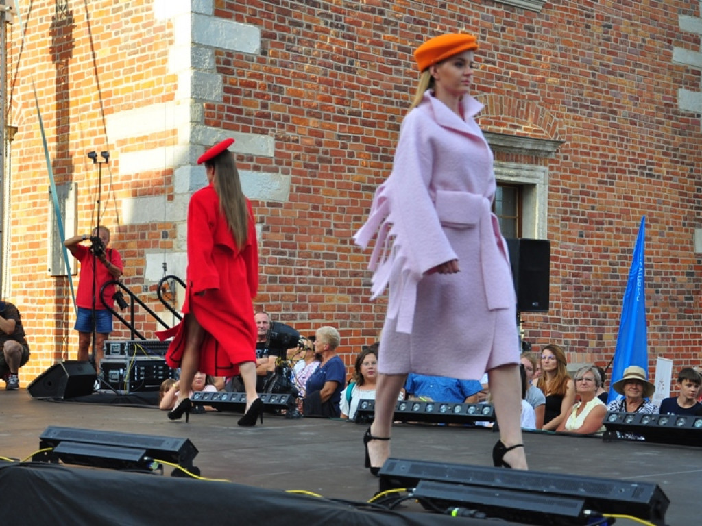 Sandomierz stolicą polskiej mody. Wielki pokaz na zakończenie Nadwiślańskiego Fashion Week [zdjęcia]