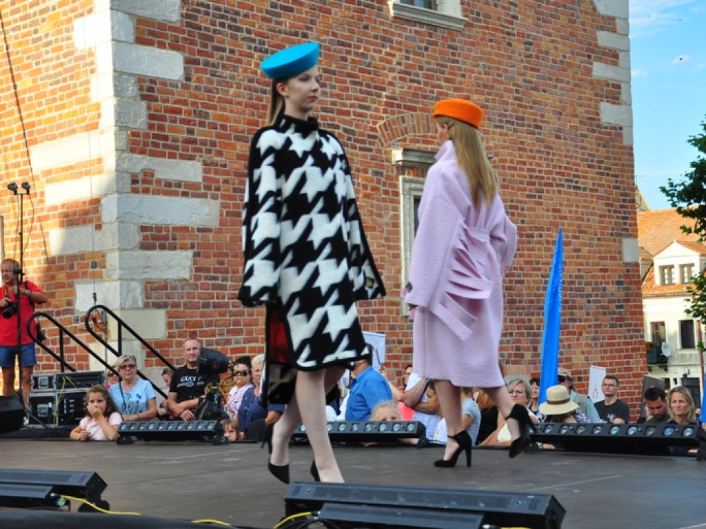 Sandomierz stolicą polskiej mody. Wielki pokaz na zakończenie Nadwiślańskiego Fashion Week [zdjęcia]