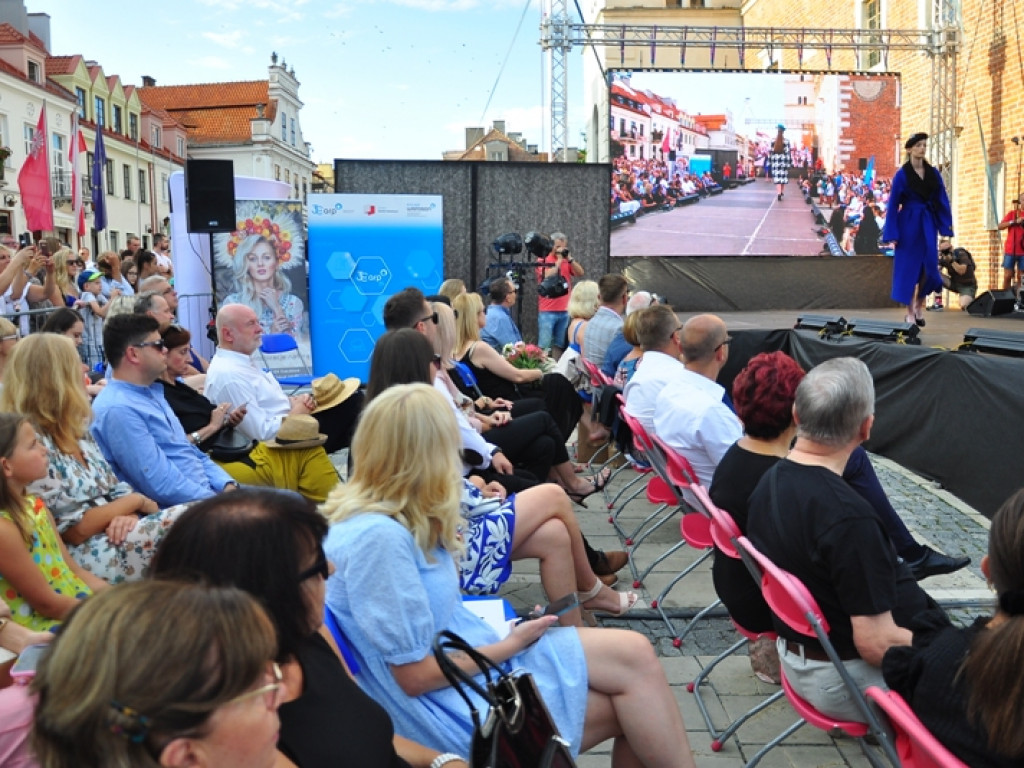 Sandomierz stolicą polskiej mody. Wielki pokaz na zakończenie Nadwiślańskiego Fashion Week [zdjęcia]