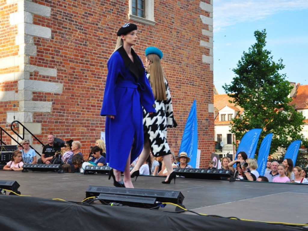 Sandomierz stolicą polskiej mody. Wielki pokaz na zakończenie Nadwiślańskiego Fashion Week [zdjęcia]