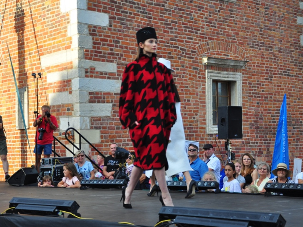 Sandomierz stolicą polskiej mody. Wielki pokaz na zakończenie Nadwiślańskiego Fashion Week [zdjęcia]