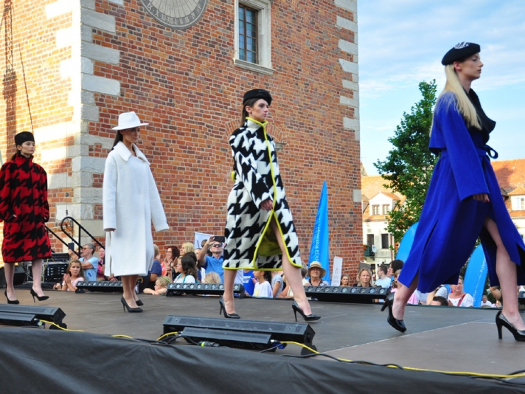 Sandomierz stolicą polskiej mody. Wielki pokaz na zakończenie Nadwiślańskiego Fashion Week [zdjęcia]