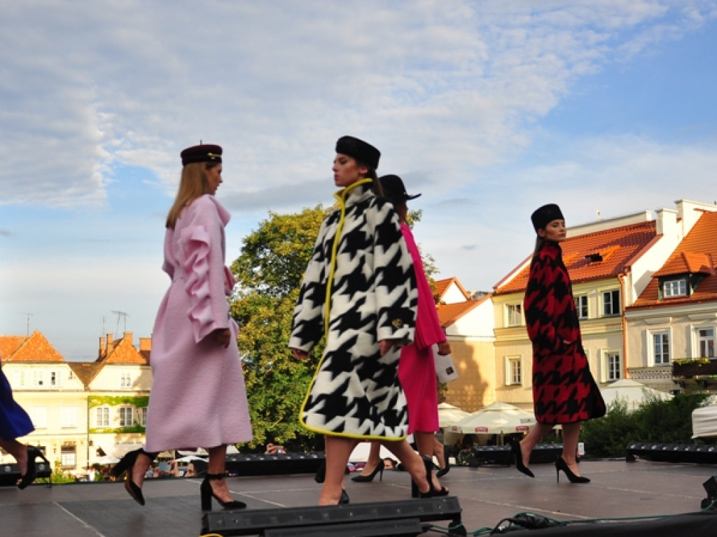 Sandomierz stolicą polskiej mody. Wielki pokaz na zakończenie Nadwiślańskiego Fashion Week [zdjęcia]