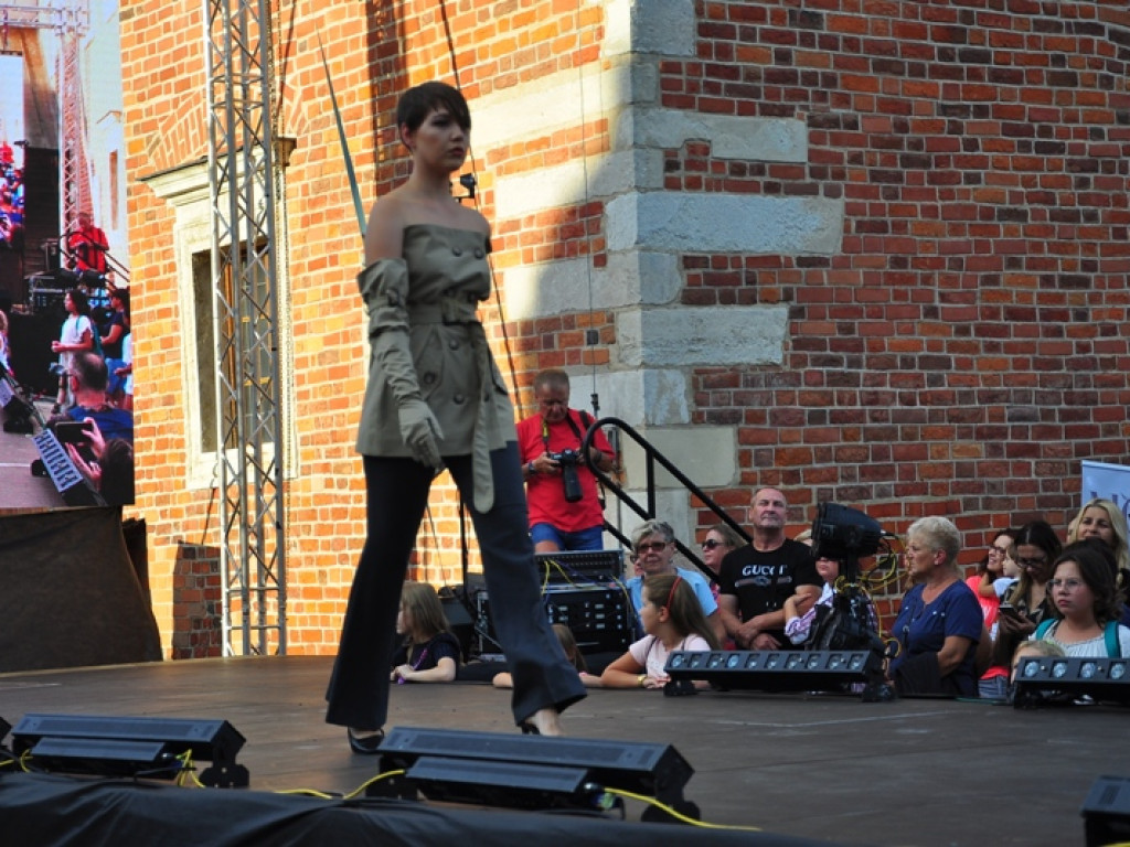 Sandomierz stolicą polskiej mody. Wielki pokaz na zakończenie Nadwiślańskiego Fashion Week [zdjęcia]