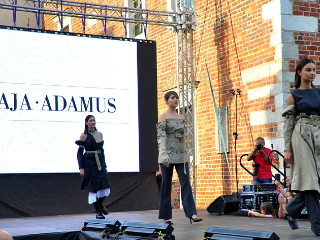 Sandomierz stolicą polskiej mody. Wielki pokaz na zakończenie Nadwiślańskiego Fashion Week [zdjęcia]