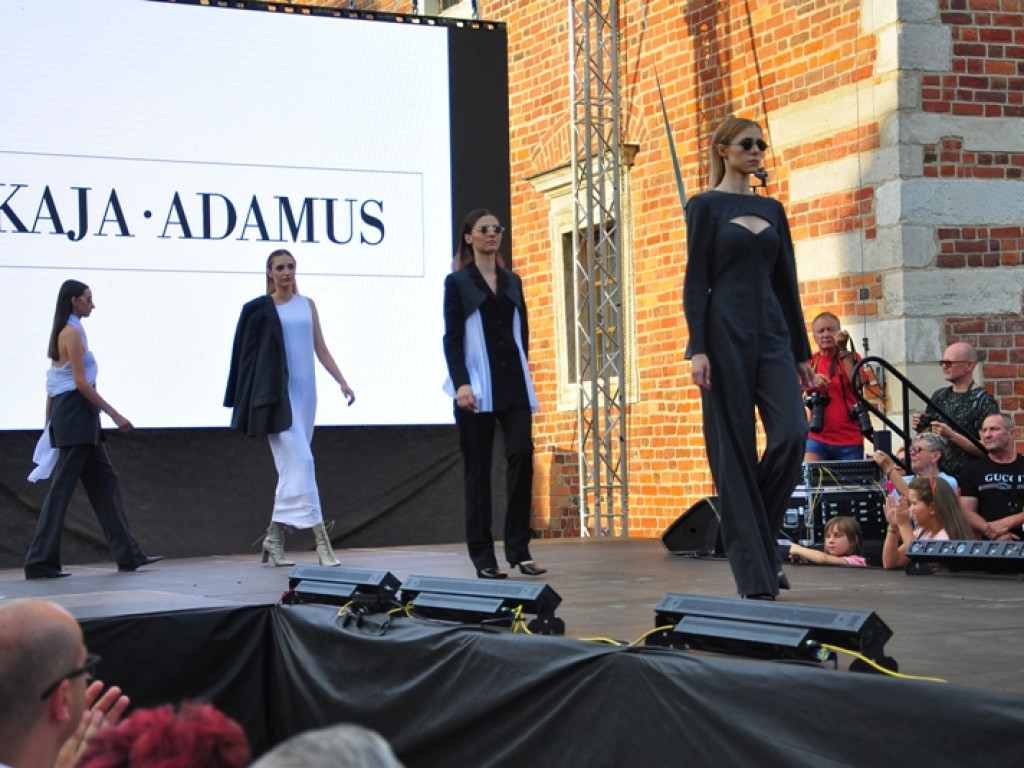 Sandomierz stolicą polskiej mody. Wielki pokaz na zakończenie Nadwiślańskiego Fashion Week [zdjęcia]