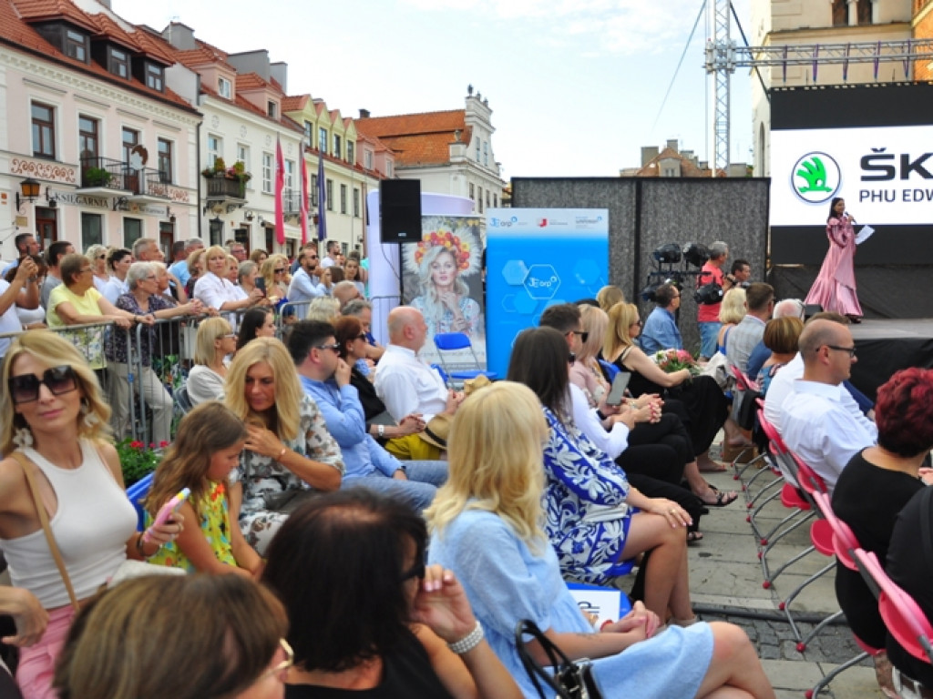 Sandomierz stolicą polskiej mody. Wielki pokaz na zakończenie Nadwiślańskiego Fashion Week [zdjęcia]