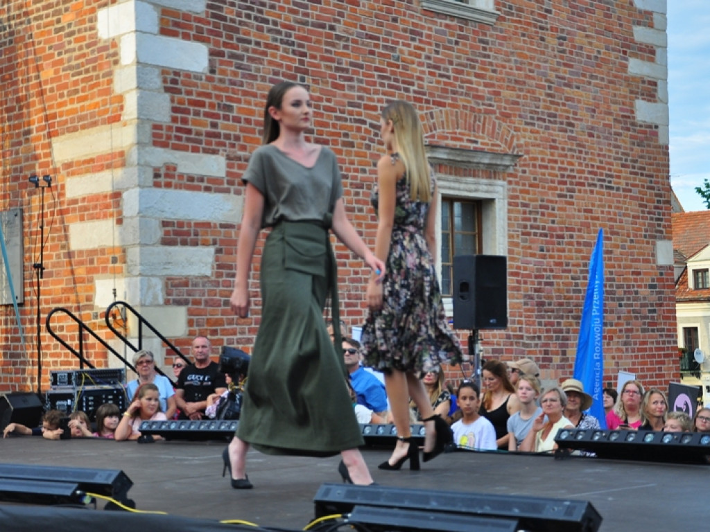 Sandomierz stolicą polskiej mody. Wielki pokaz na zakończenie Nadwiślańskiego Fashion Week [zdjęcia]