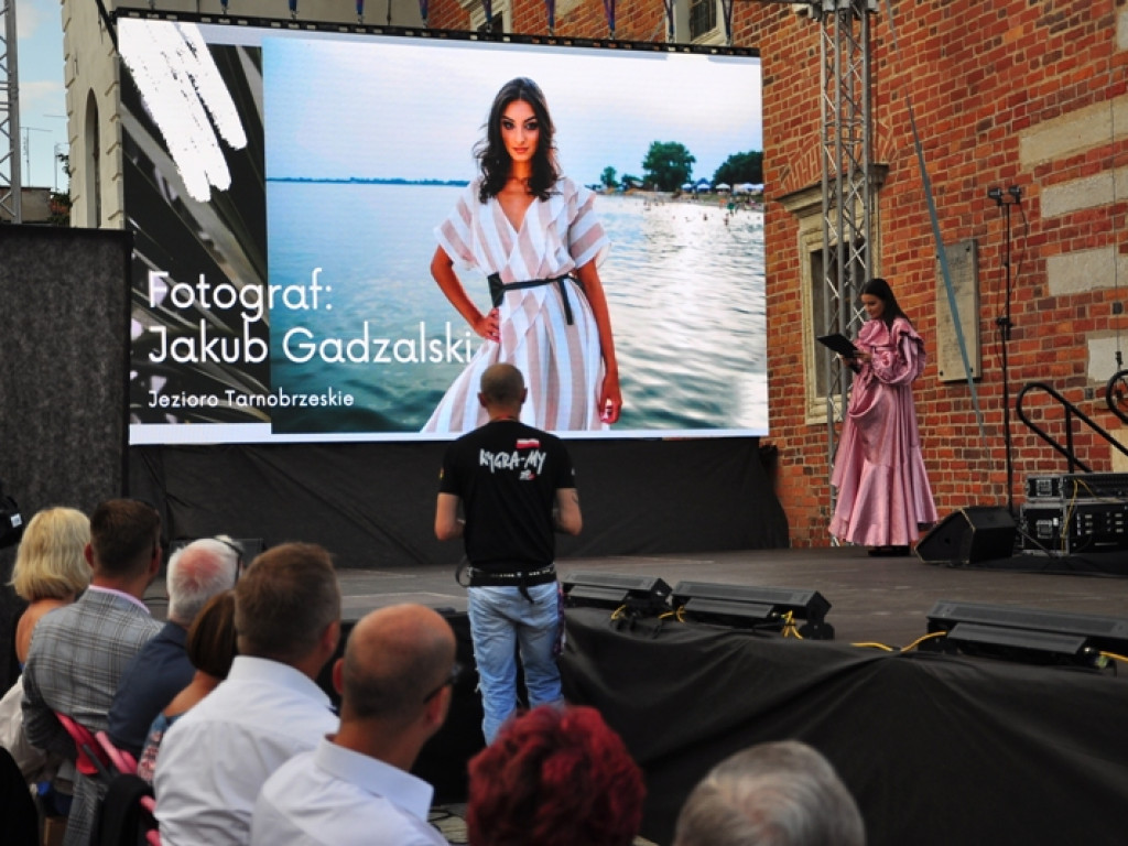 Sandomierz stolicą polskiej mody. Wielki pokaz na zakończenie Nadwiślańskiego Fashion Week [zdjęcia]