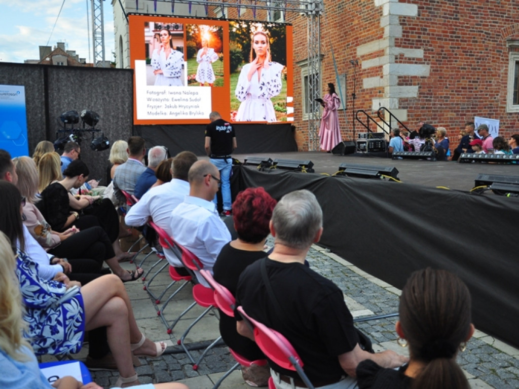 Sandomierz stolicą polskiej mody. Wielki pokaz na zakończenie Nadwiślańskiego Fashion Week [zdjęcia]