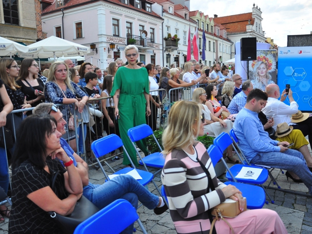Sandomierz stolicą polskiej mody. Wielki pokaz na zakończenie Nadwiślańskiego Fashion Week [zdjęcia]