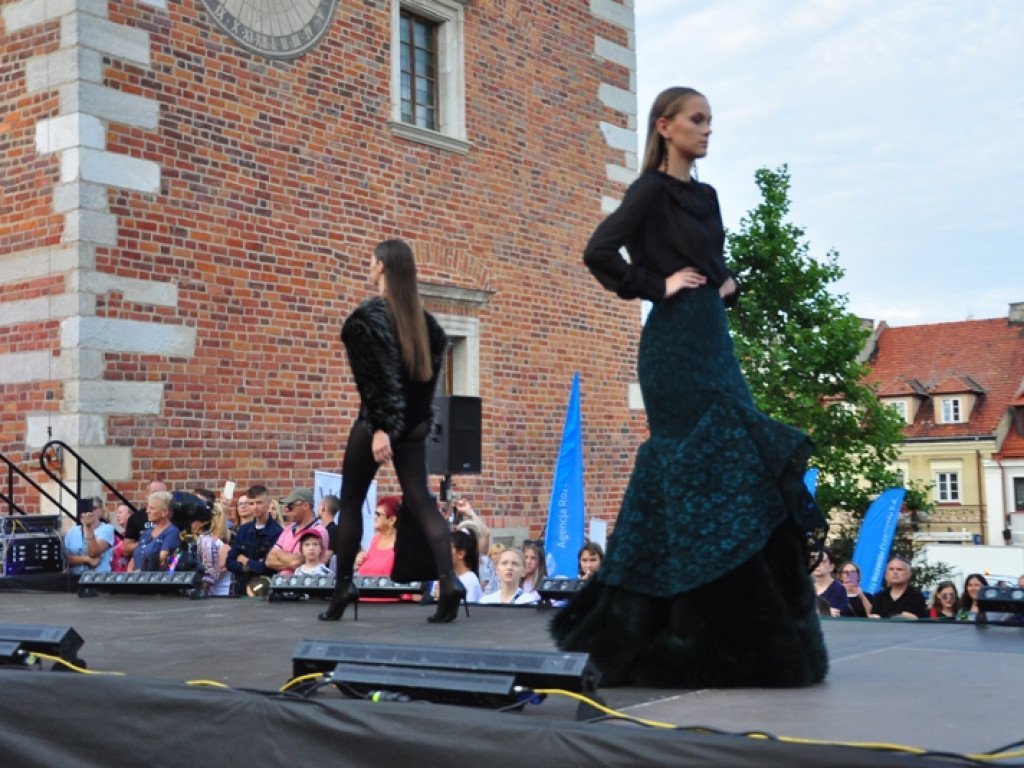 Sandomierz stolicą polskiej mody. Wielki pokaz na zakończenie Nadwiślańskiego Fashion Week [zdjęcia]