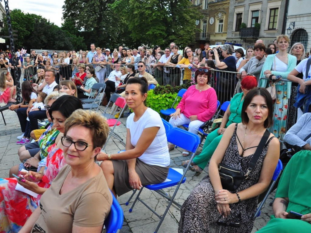 Sandomierz stolicą polskiej mody. Wielki pokaz na zakończenie Nadwiślańskiego Fashion Week [zdjęcia]
