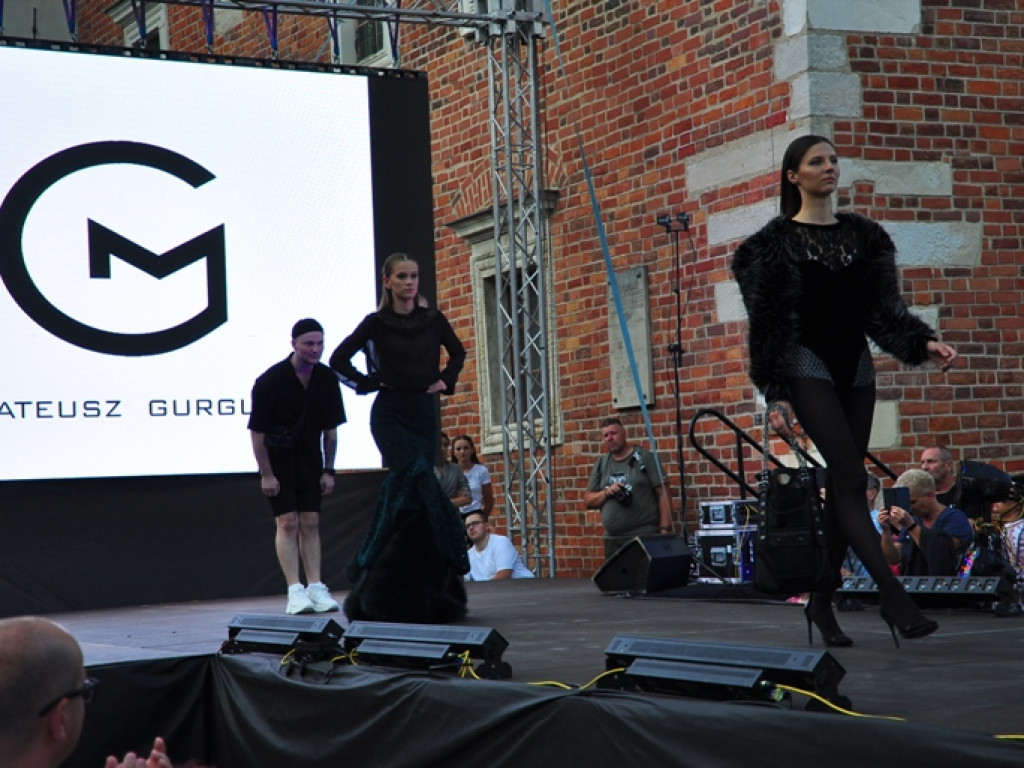 Sandomierz stolicą polskiej mody. Wielki pokaz na zakończenie Nadwiślańskiego Fashion Week [zdjęcia]