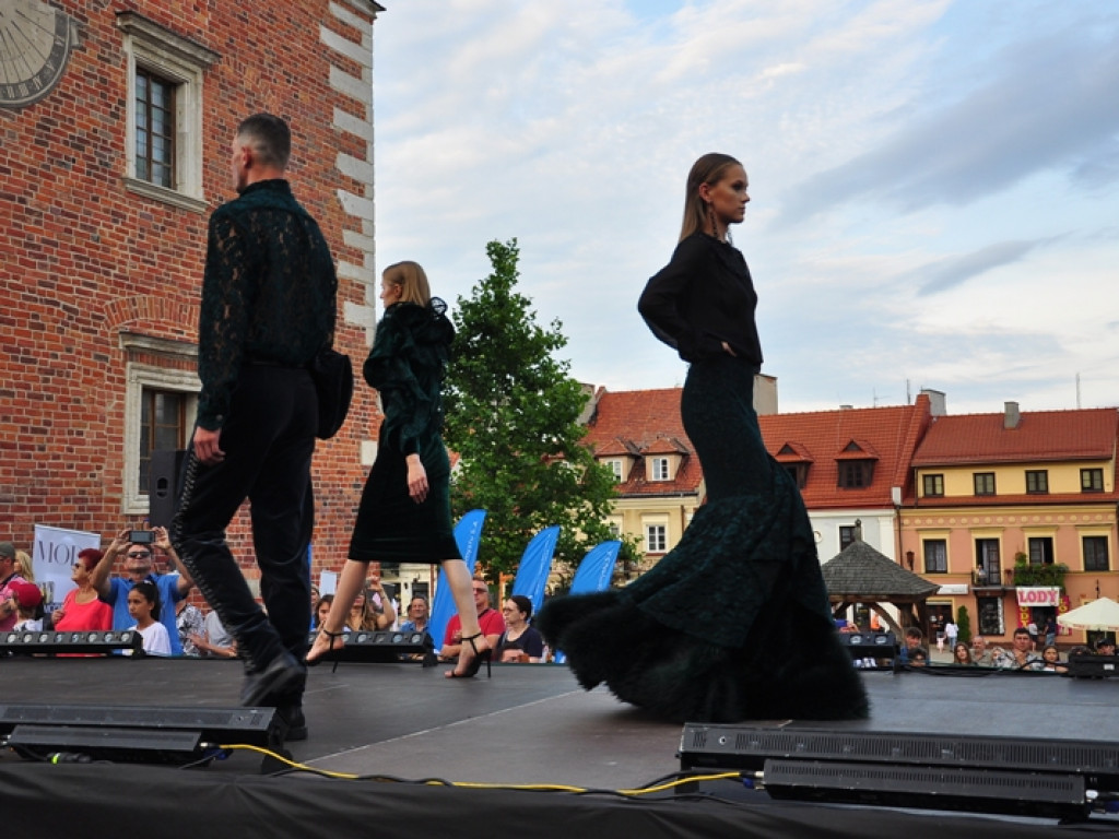 Sandomierz stolicą polskiej mody. Wielki pokaz na zakończenie Nadwiślańskiego Fashion Week [zdjęcia]
