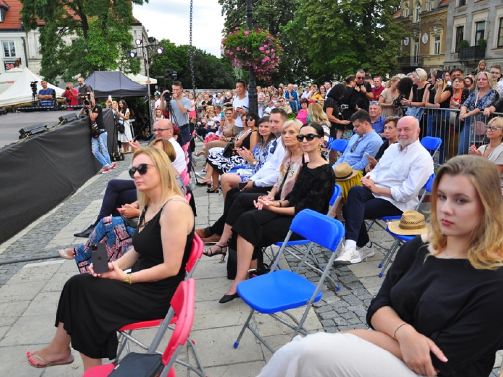Sandomierz stolicą polskiej mody. Wielki pokaz na zakończenie Nadwiślańskiego Fashion Week [zdjęcia]