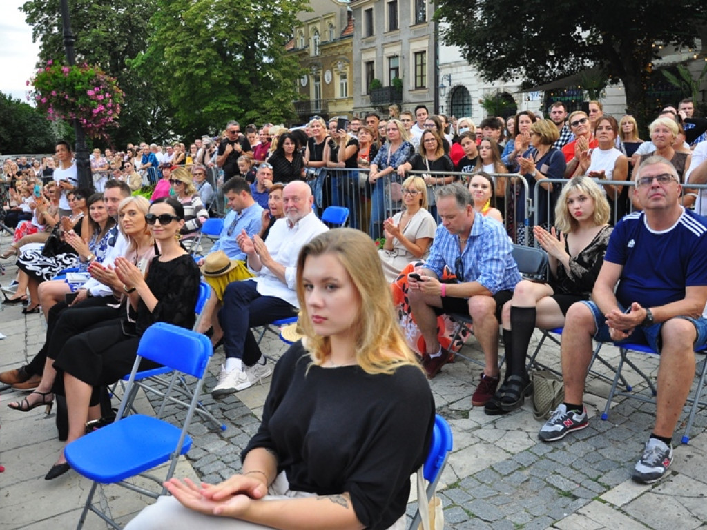 Sandomierz stolicą polskiej mody. Wielki pokaz na zakończenie Nadwiślańskiego Fashion Week [zdjęcia]