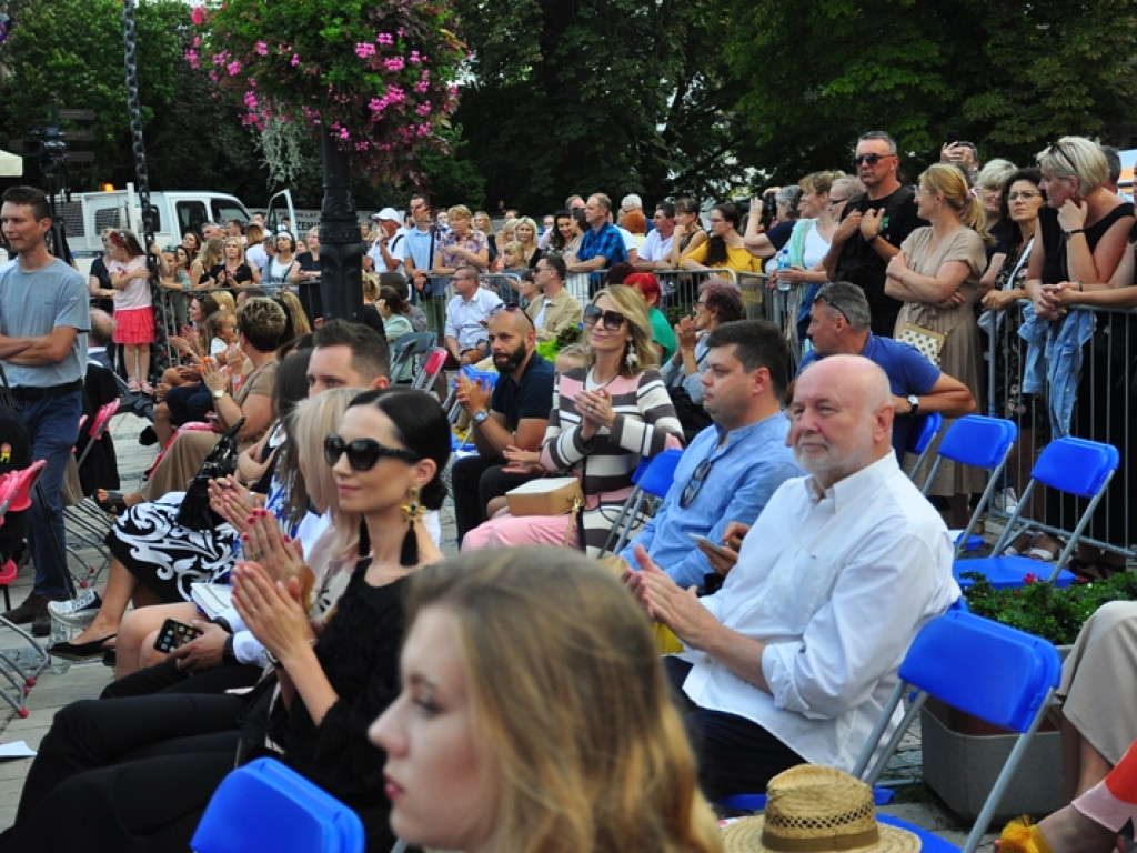 Sandomierz stolicą polskiej mody. Wielki pokaz na zakończenie Nadwiślańskiego Fashion Week [zdjęcia]