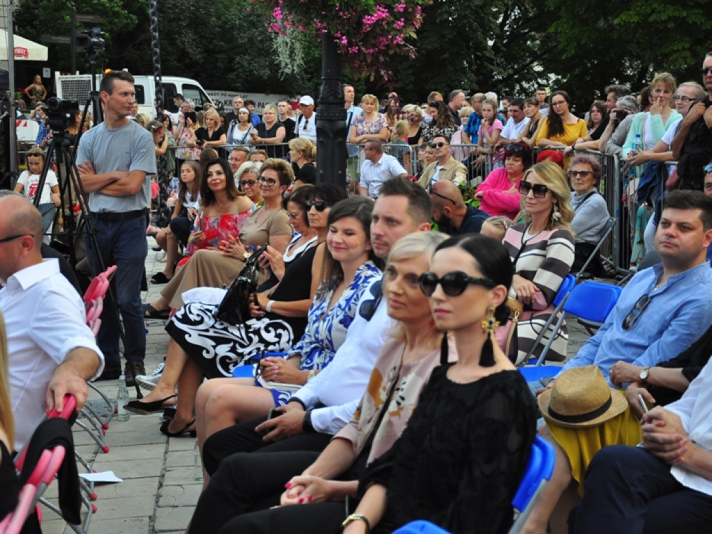Sandomierz stolicą polskiej mody. Wielki pokaz na zakończenie Nadwiślańskiego Fashion Week [zdjęcia]