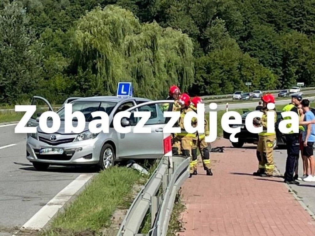 Zderzenie dwóch samochodów na Wisłostradzie, droga była zablokowana [wideo][zdjęcia]