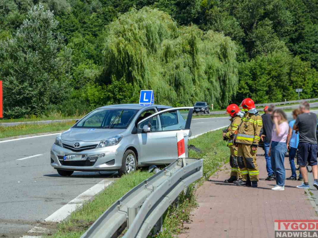 Zderzenie dwóch samochodów na Wisłostradzie, droga była zablokowana [wideo][zdjęcia]