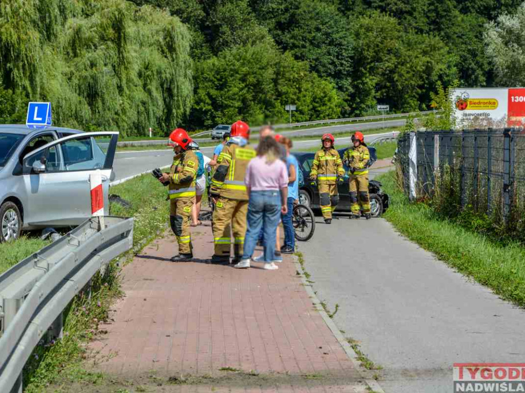Zderzenie dwóch samochodów na Wisłostradzie, droga była zablokowana [wideo][zdjęcia]