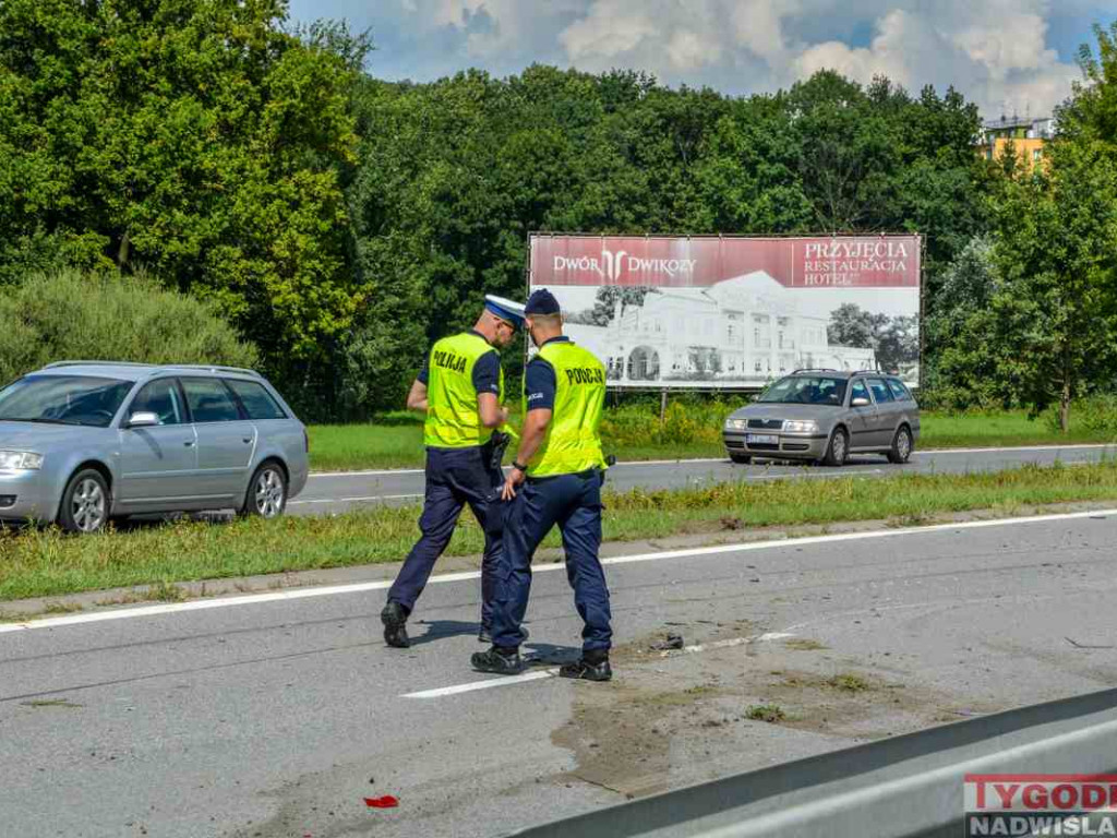 Zderzenie dwóch samochodów na Wisłostradzie, droga była zablokowana [wideo][zdjęcia]