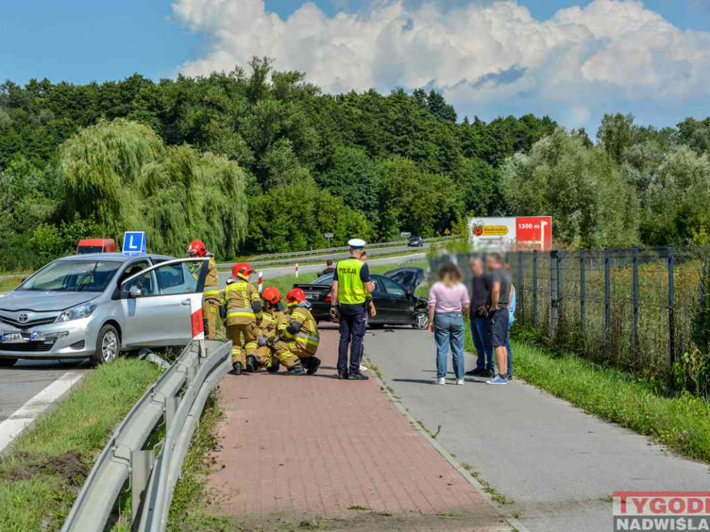 Zderzenie dwóch samochodów na Wisłostradzie, droga była zablokowana [wideo][zdjęcia]