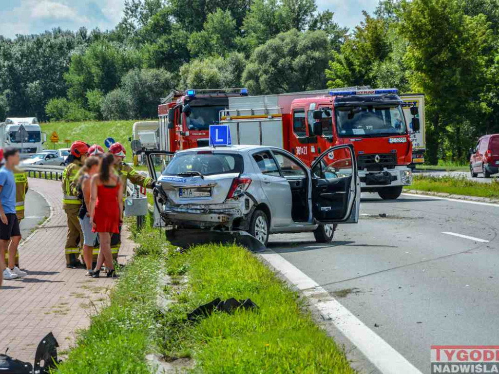Zderzenie dwóch samochodów na Wisłostradzie, droga była zablokowana [wideo][zdjęcia]