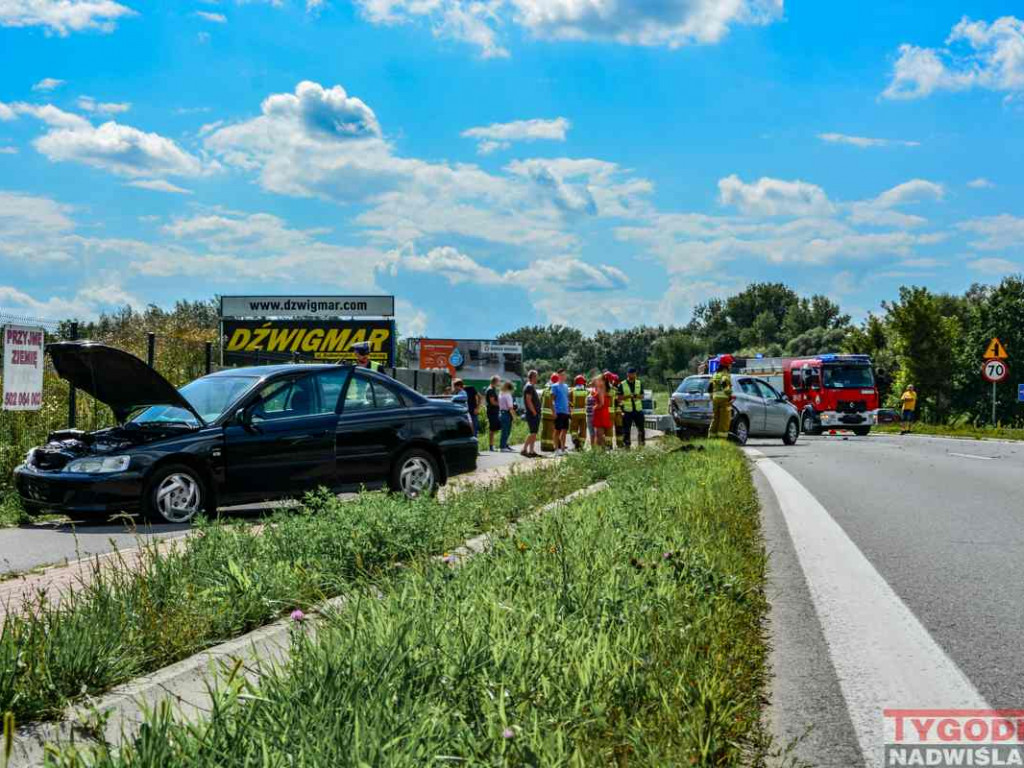 Zderzenie dwóch samochodów na Wisłostradzie, droga była zablokowana [wideo][zdjęcia]