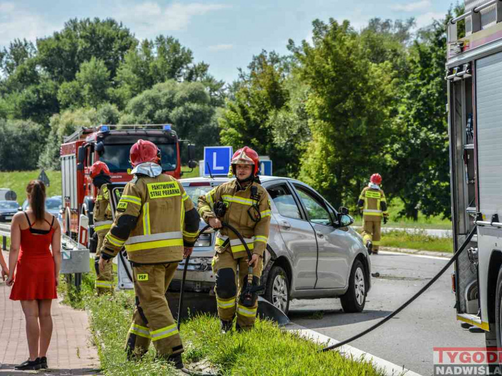 Zderzenie dwóch samochodów na Wisłostradzie, droga była zablokowana [wideo][zdjęcia]