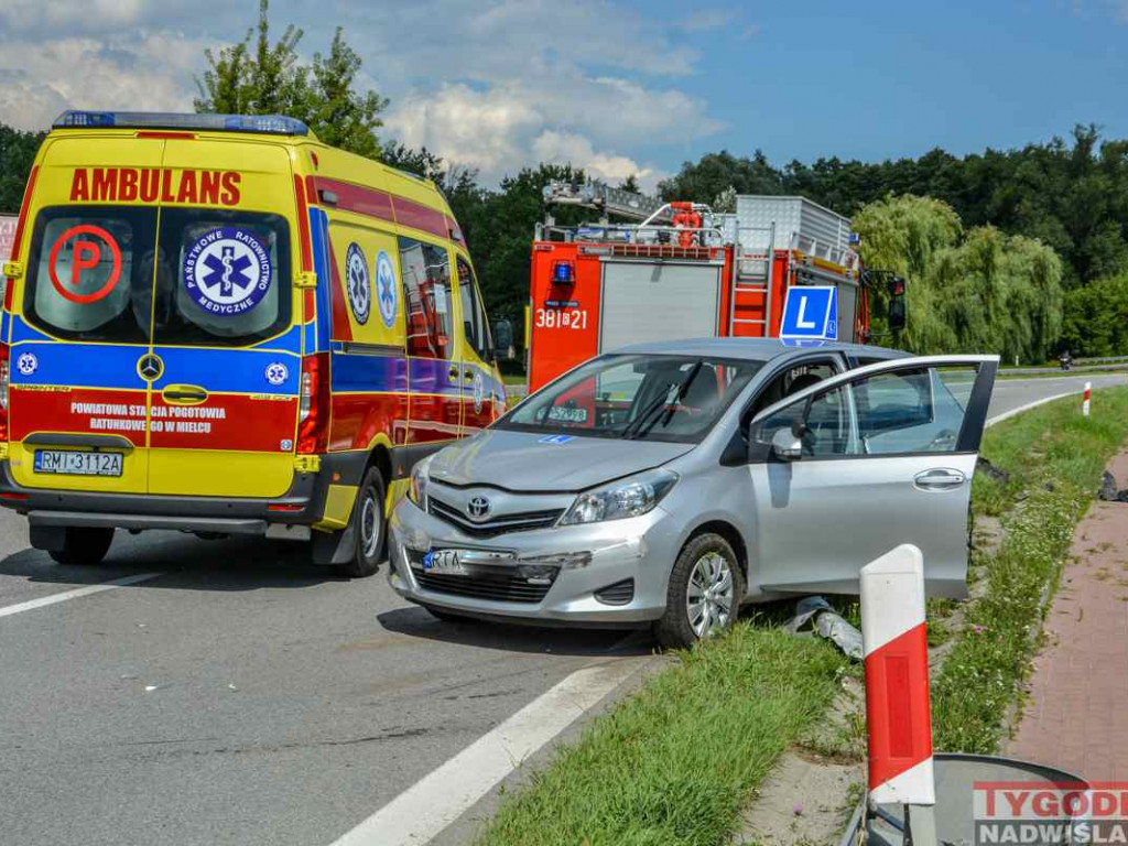 Zderzenie dwóch samochodów na Wisłostradzie, droga była zablokowana [wideo][zdjęcia]