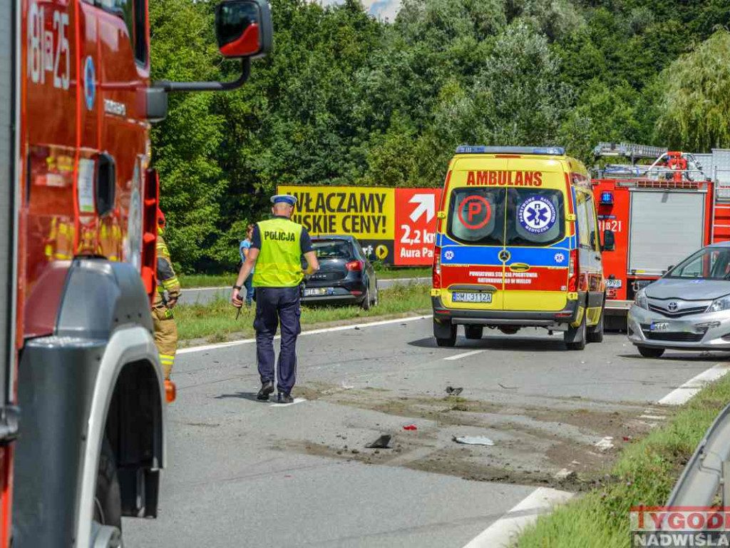 Zderzenie dwóch samochodów na Wisłostradzie, droga była zablokowana [wideo][zdjęcia]