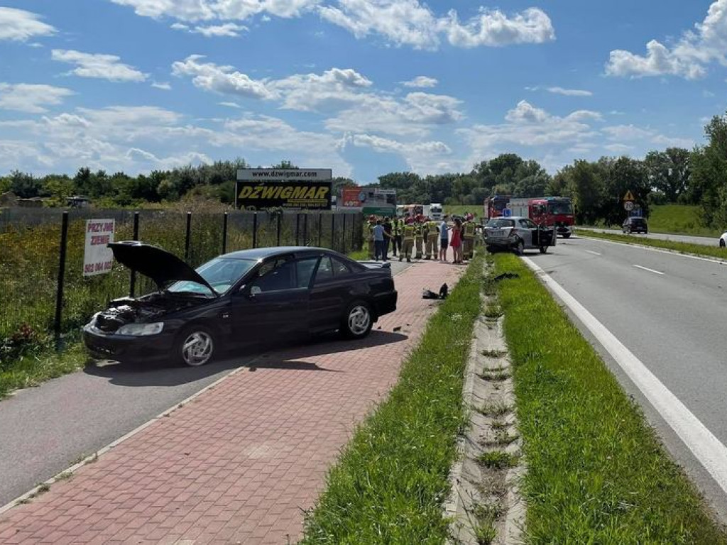 Zderzenie dwóch samochodów na Wisłostradzie, droga była zablokowana [wideo][zdjęcia]