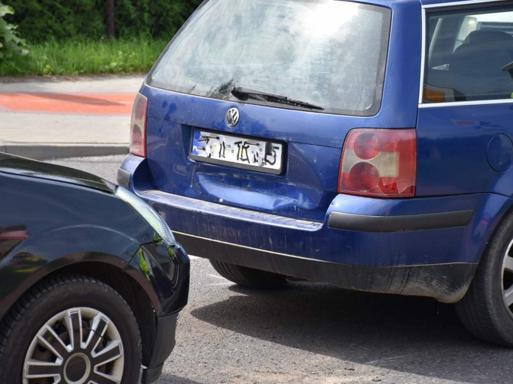 Wypadek w Tarnobrzegu, 4 osoby trafiły do szpitala [zdjęcia][wideo]
