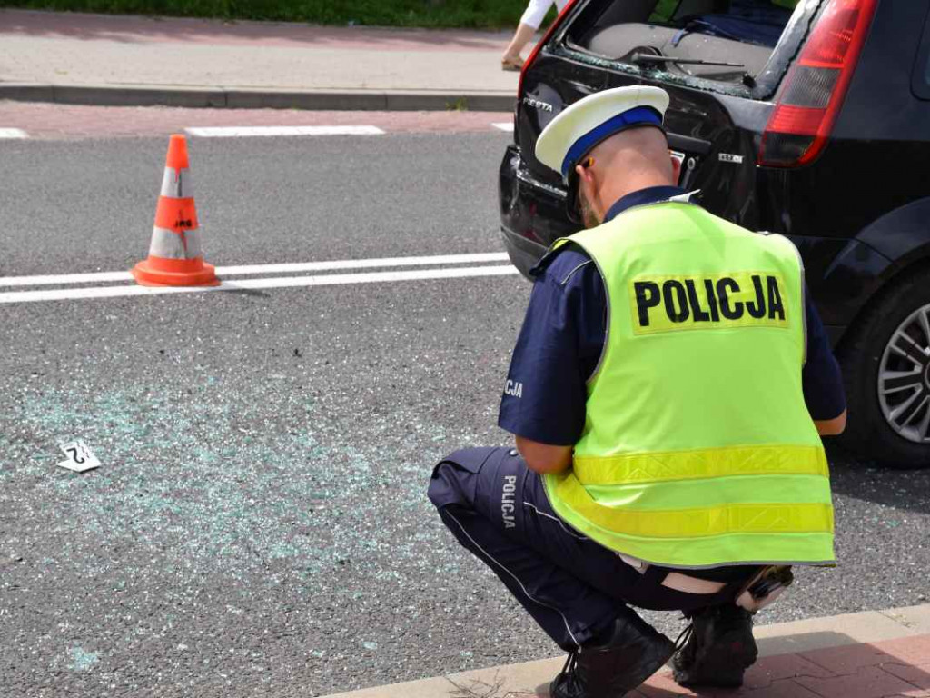 Wypadek w Tarnobrzegu, 4 osoby trafiły do szpitala [zdjęcia][wideo]