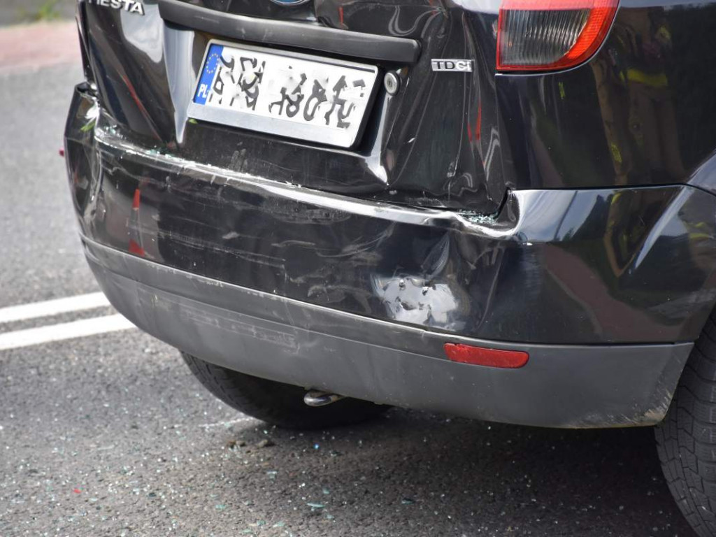 Wypadek w Tarnobrzegu, 4 osoby trafiły do szpitala [zdjęcia][wideo]
