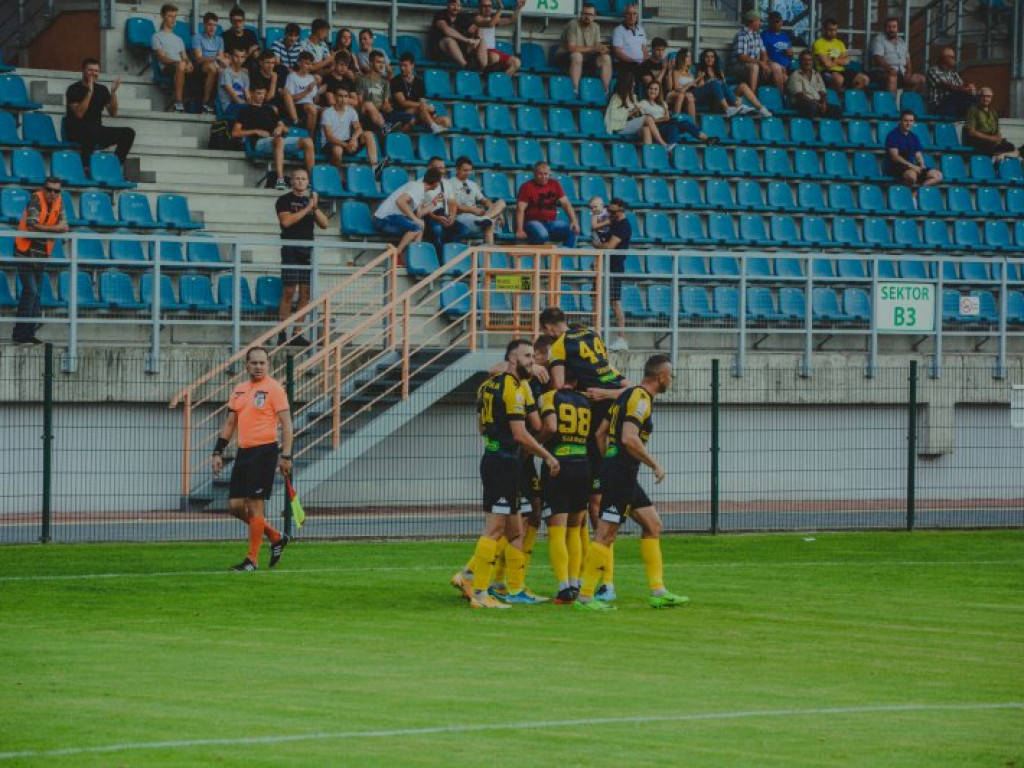 Siarka strzela 5 goli, wygrywa i jest liderem. Stal SW rozbita Dębicy! [zdjęcia]