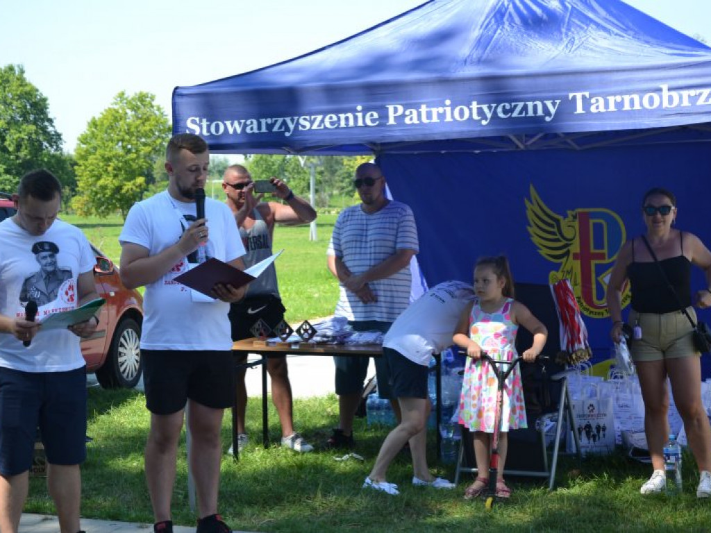 W Tarnobrzegu biegiem Wilczym Tropem upamiętnili żołnierzy wyklętych [zdjęcia]