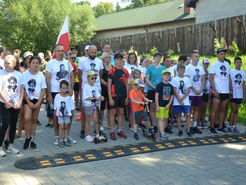 W Tarnobrzegu biegiem Wilczym Tropem upamiętnili żołnierzy wyklętych [zdjęcia]