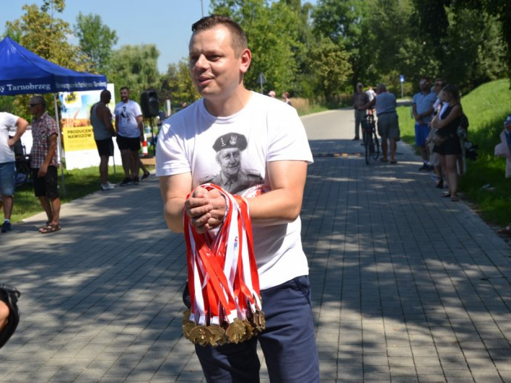 W Tarnobrzegu biegiem Wilczym Tropem upamiętnili żołnierzy wyklętych [zdjęcia]