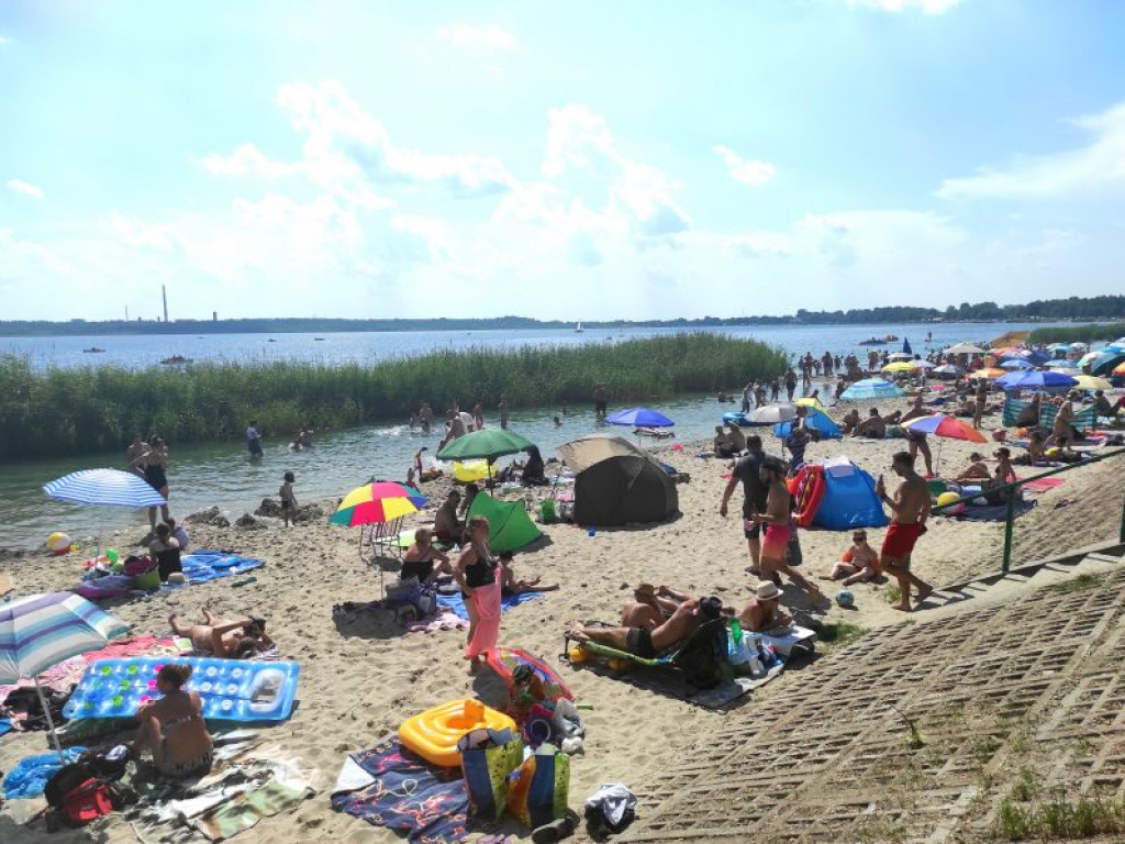 Tłumy nad Jeziorem Tarnobrzeskim. To była rekordowa niedziela [zdjęcia]