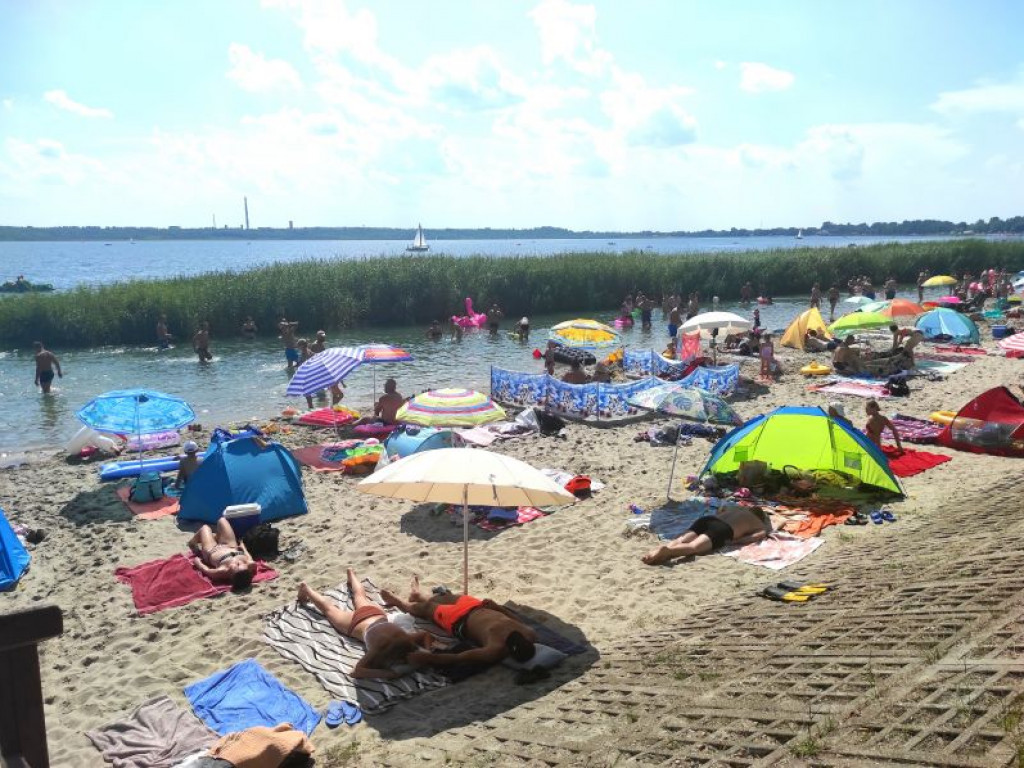 Tłumy nad Jeziorem Tarnobrzeskim. To była rekordowa niedziela [zdjęcia]