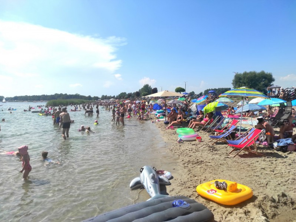 Tłumy nad Jeziorem Tarnobrzeskim. To była rekordowa niedziela [zdjęcia]