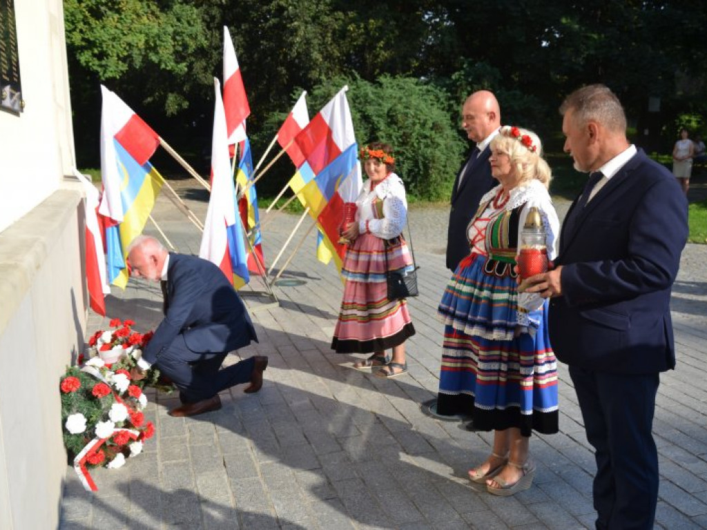 Tarnobrzeg. Radośnie uczcili patriotyczną rocznicę [zdjęcia]