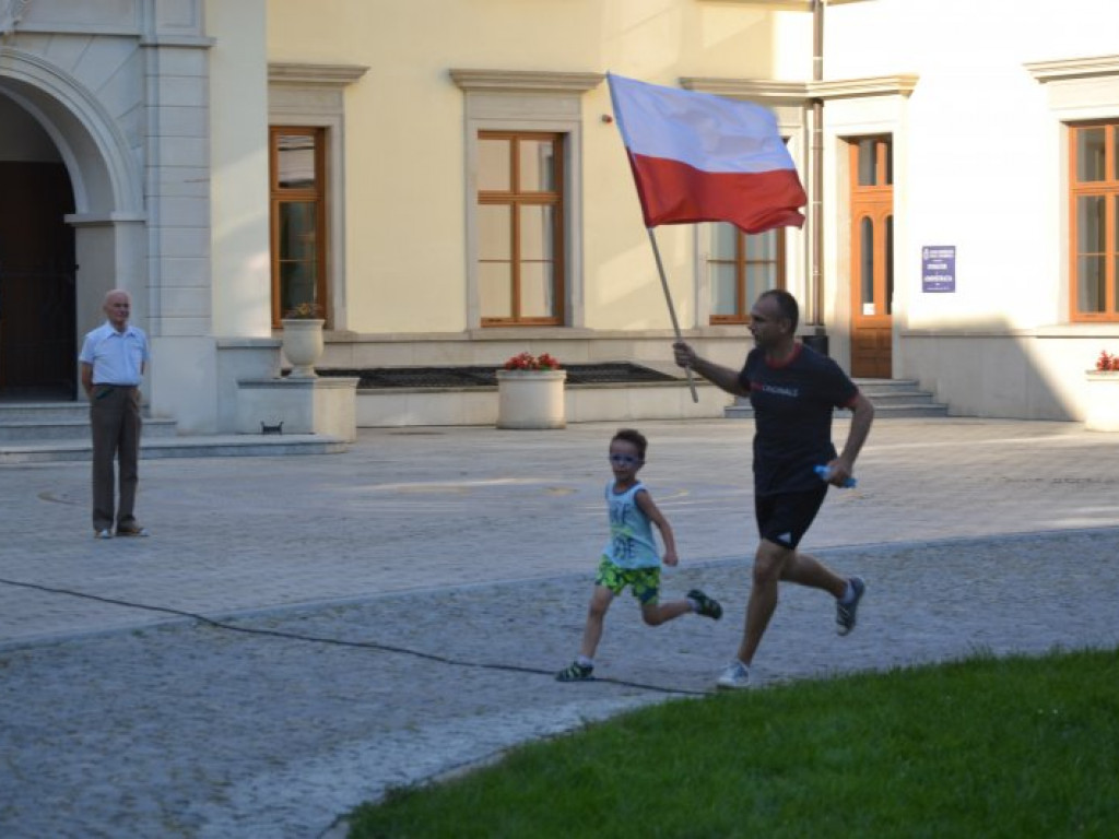 Tarnobrzeg. Radośnie uczcili patriotyczną rocznicę [zdjęcia]