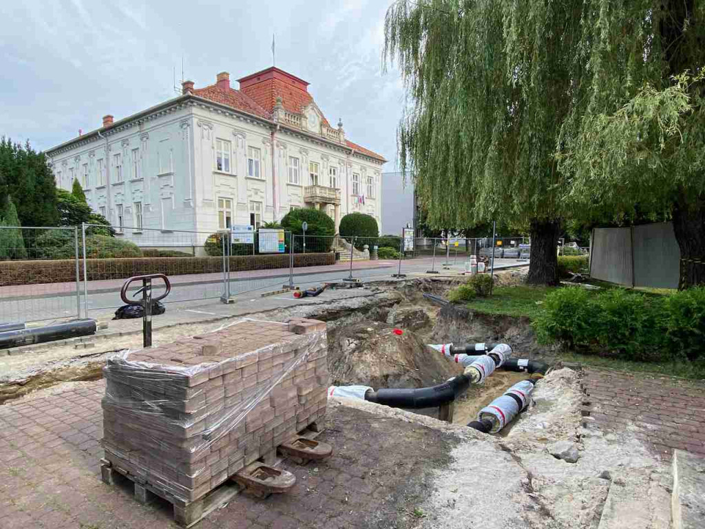 Trwają remonty sieci cieplnych w centrum miasta. Przebudowa czeka też os. Piastów i ul. Wiślną [zdjęcia]